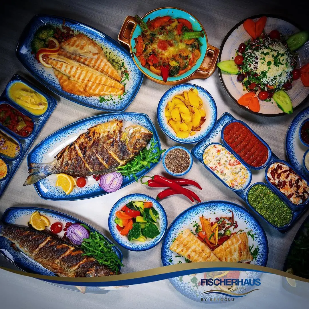 Fischerhaus Beyoğlu Hamburg – stilvolles Restaurant mit warmem Licht und maritimer Einrichtung